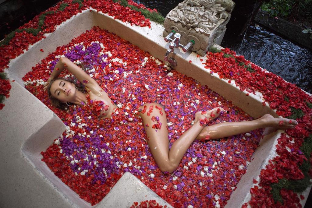 Read more about the article Flower Bath
